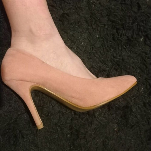 Famous Shoes pink suede heels like new, size 39