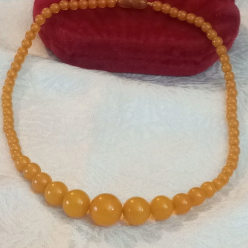Vintage amber mastic necklace with screw clasp, 42 cm