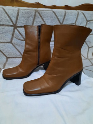 Brown ankle boots new, size 38, bought in Italy