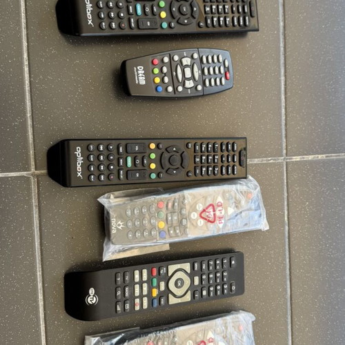 Remote controls new, set of 25