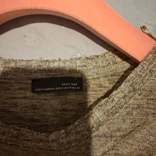Zara T-shirt with metallic gold thread like new, size M