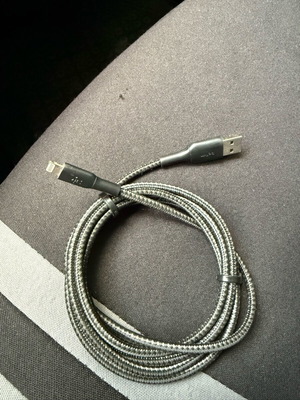 Belkin charging cable like new, braided USB-A to Lightning