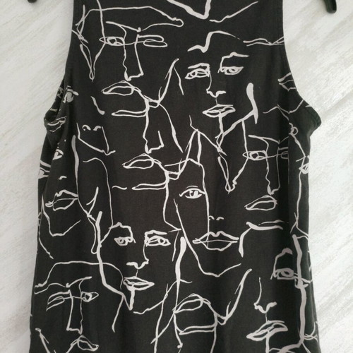 Stradivarius black sleeveless top with face pattern like new, Medium