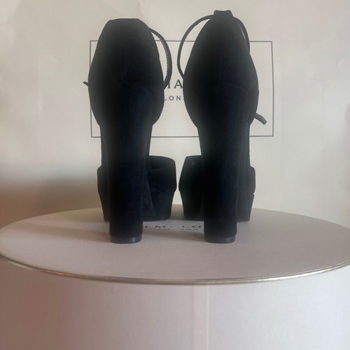 Voi&Noi black suede platform heels size 41 like new with chunky heel