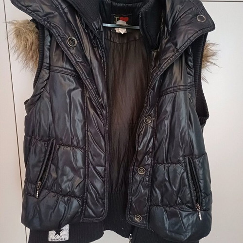 Sleeveless jacket like new, black, size M