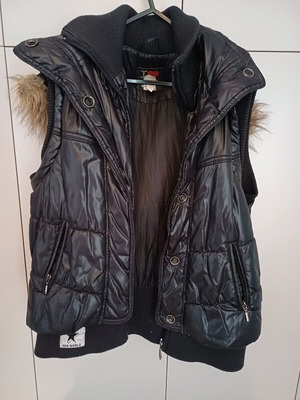 Sleeveless jacket like new, black, size M