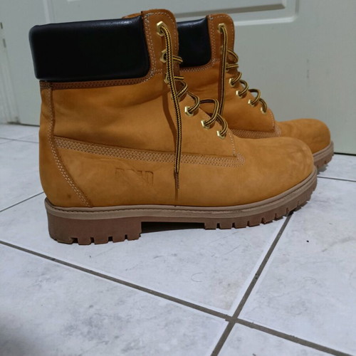 Road men's boots size 44 like new, yellow