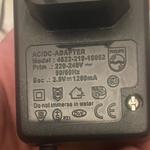 Philips HQ 446 charger like new, compatible with 5 mm devices