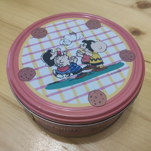Snoopy Metal Box like new