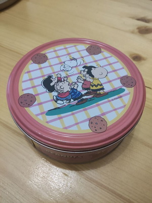 Snoopy Metal Box like new
