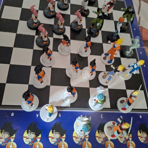 Dragonball chess set used, 2002 edition with magazine