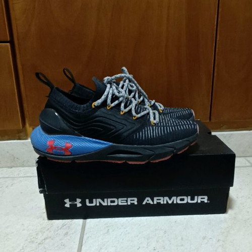 Under Armour black athletic shoes size 40, lightly used