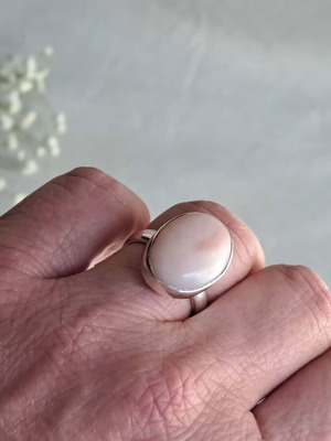 Oval ring with milky pink opal in 925 silver, size 54, new