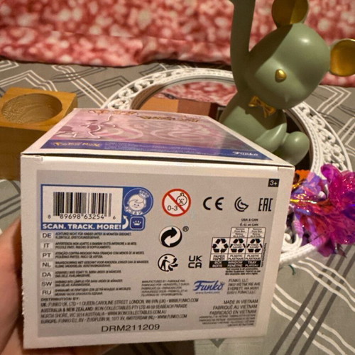 Funko Pop! Mewtwo collectible Pokémon figure like new #581