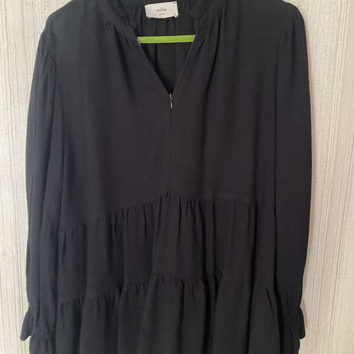 Milla black V neck blouse with zipper, size L