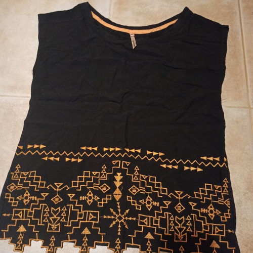 Cotton t-shirt size S used, embroidered, black