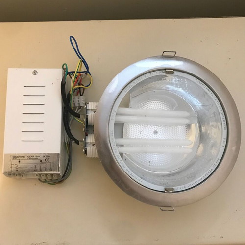 Ceiling lights like new, pack of 44 with lamps and transformers