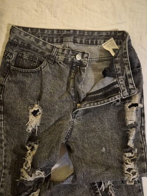 Black Shein jeans with rips like new
