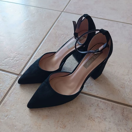 Arte Piedi suede pumps with ankle strap size 37 like new, black