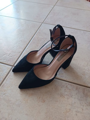 Arte Piedi suede pumps with ankle strap size 37 like new, black