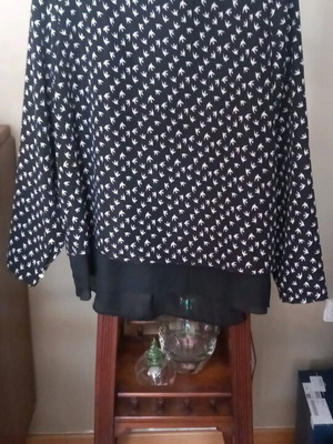 Blouse large with unique back in excellent condition