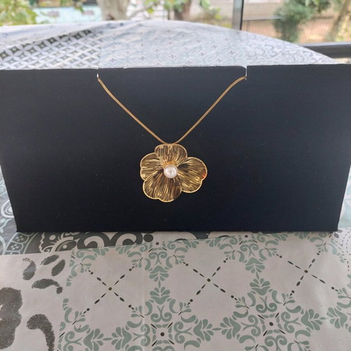 Steel necklace flower with pearl unused