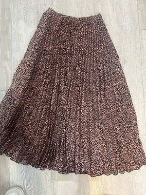 Pull & Bear skirt like new, beige and brown, size S