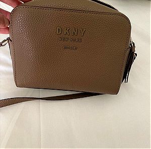 δερμάτινη τσάντα DKNY