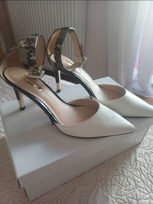 Guess heels like new, white and beige