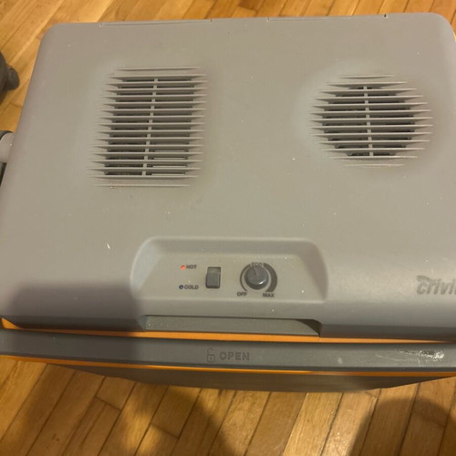 Car refrigerator like new, works with 12 V and 220 V