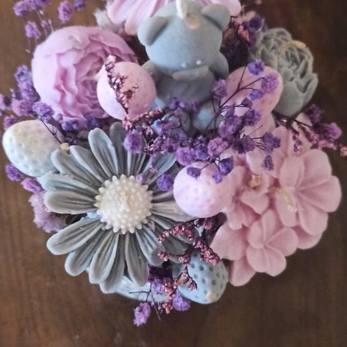 Pot with aromatic candle composition