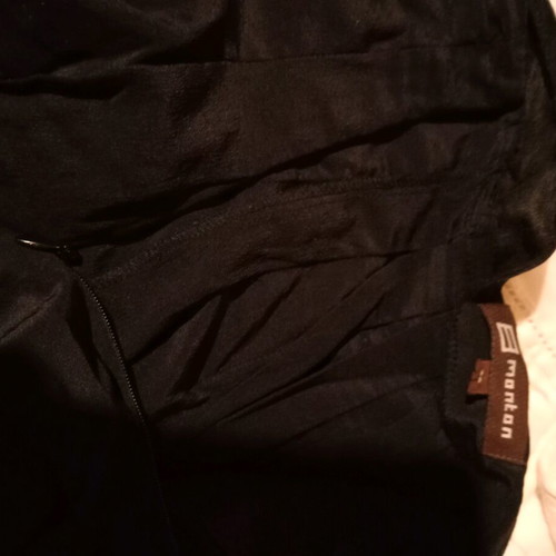 Monton black skirt 100% silk size M/38 like new