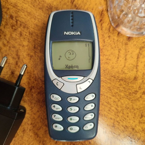 Nokia 3310 Phone used, vintage buttons, blue, with charger
