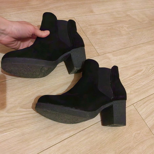 Suede ankle boots size 37 like new, black