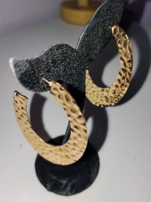 Hammered hoop earrings like new, gold tone