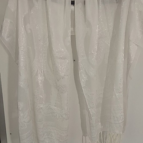 Φουλάρι λευκό σαν καινούργιο με floral σχέδια και κέντημα