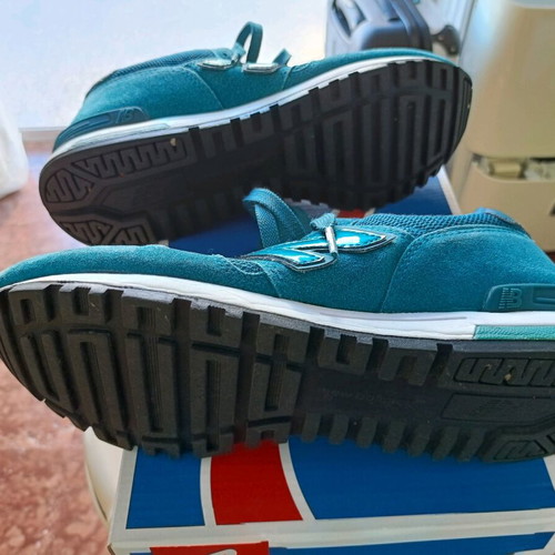 New Balance women's athletic shoes like new, size 41, turquoise