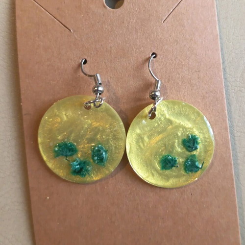 Handmade earrings with resin