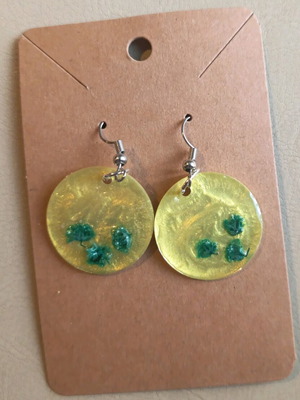 Handmade earrings with resin