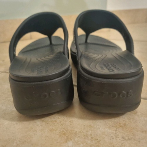 37 - Crocs anatomical flip-flops (new)