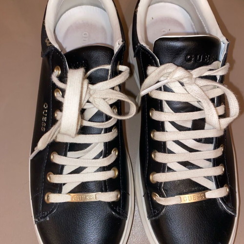 Guess women's shoes size 39 like new, black