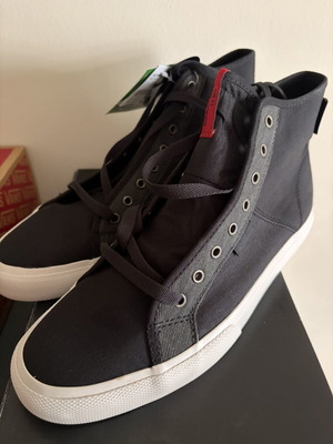 DC black sneakers size 46