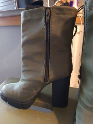 Steve Madden women's ankle boots new, brown and green, size 38