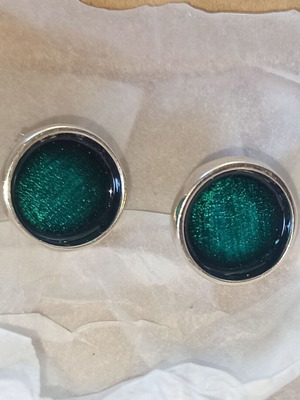 Silver stud earrings with green resin new