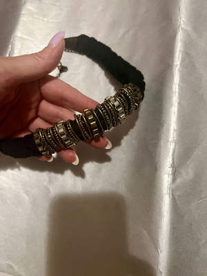 Iconic necklace with woven base and stone decoration