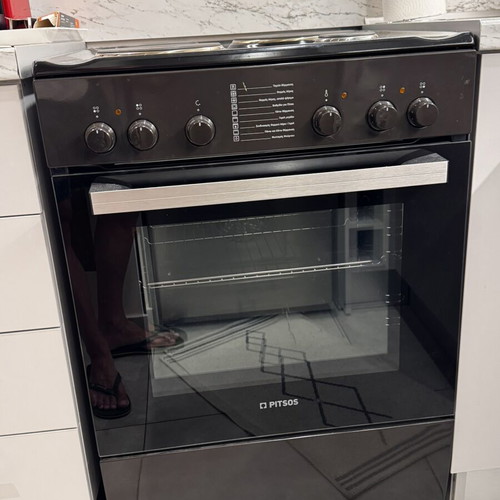 Pitsos kitchen stove with oven, like new