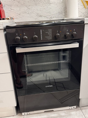 Pitsos kitchen stove with oven, like new