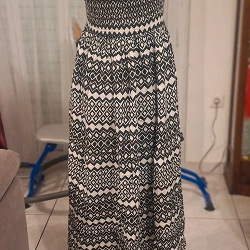 Dress black and white size M - L like new