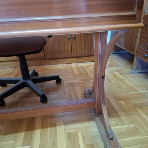 Κλασσικό γραφείο μεταχειρισμένο με τζάμι και δύο συρτάρια