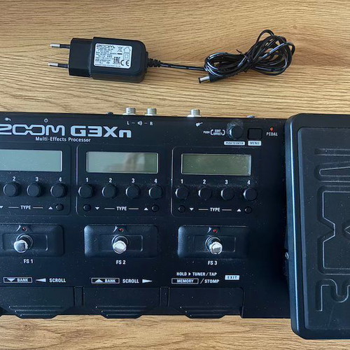 Zoom G3Xn Multi-Effects Processor like new, updated firmware